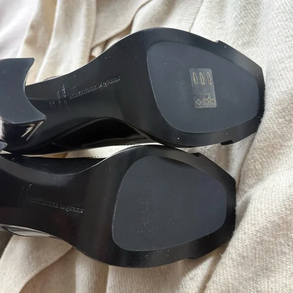 NEW Alexander McQueen Black Cream Patent Leather Mid-Calf Heeled Boots 36 6 5.5 - Picture 6 of 10